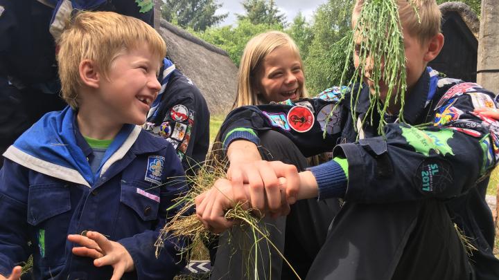 Spejdere fra 1. Sct. Gertrud Trop og Flok nyder spejderlivet